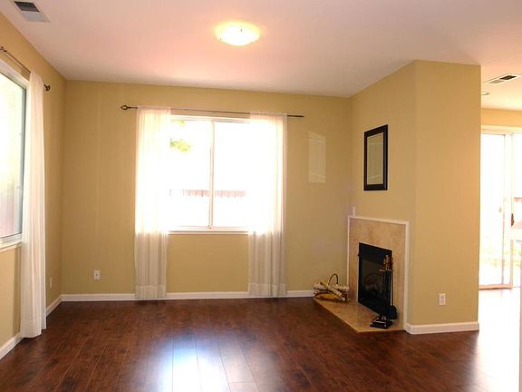 3rd image of 2161 Esperanca Ave