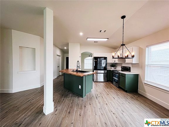 3rd image of 6209 Bridgewood Dr