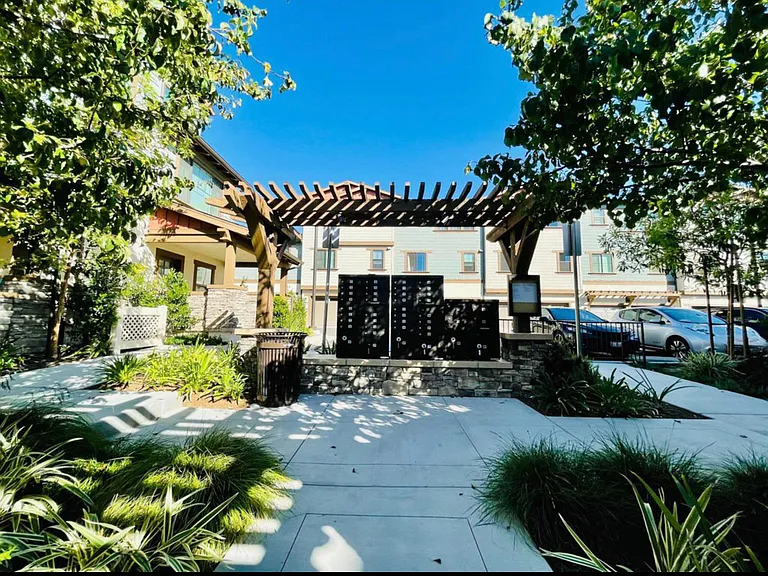 11760 Carriage Ln — Photo 32