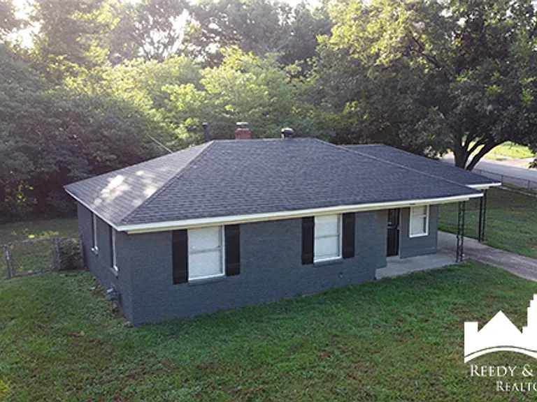 1380 Rolling Hills Dr — Photo 4