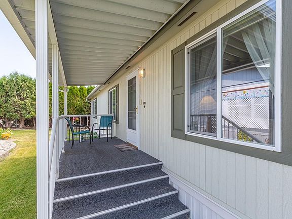 2nd image of 217 S Blueberry Pl