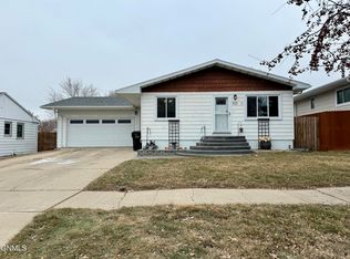 513 9th Ave W, Williston, ND 58801