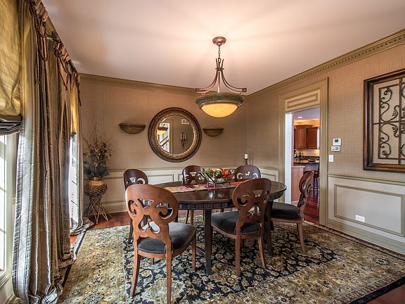 4th image of 39W316 Cambridge Ct