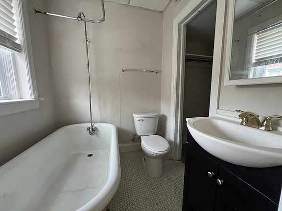 2nd image of 3700 Wyoming St #203
