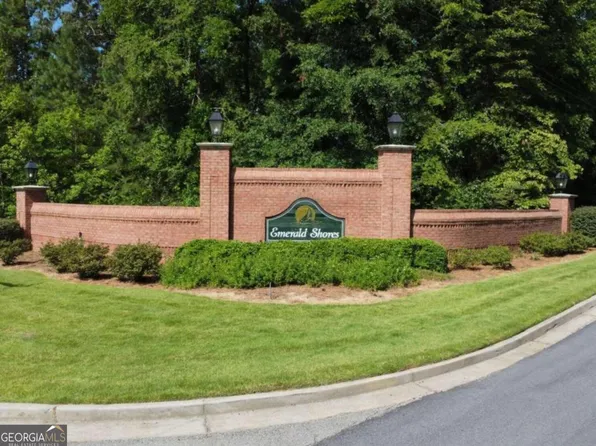 1041 Emerald Shores Dr, White Plains, GA 30678