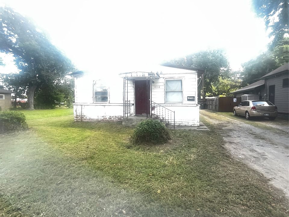 2nd image of 1010 E Line Ave