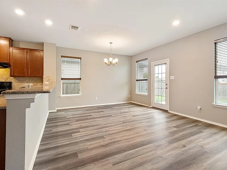 12401 Franklin D Roosevelt St — Photo 9