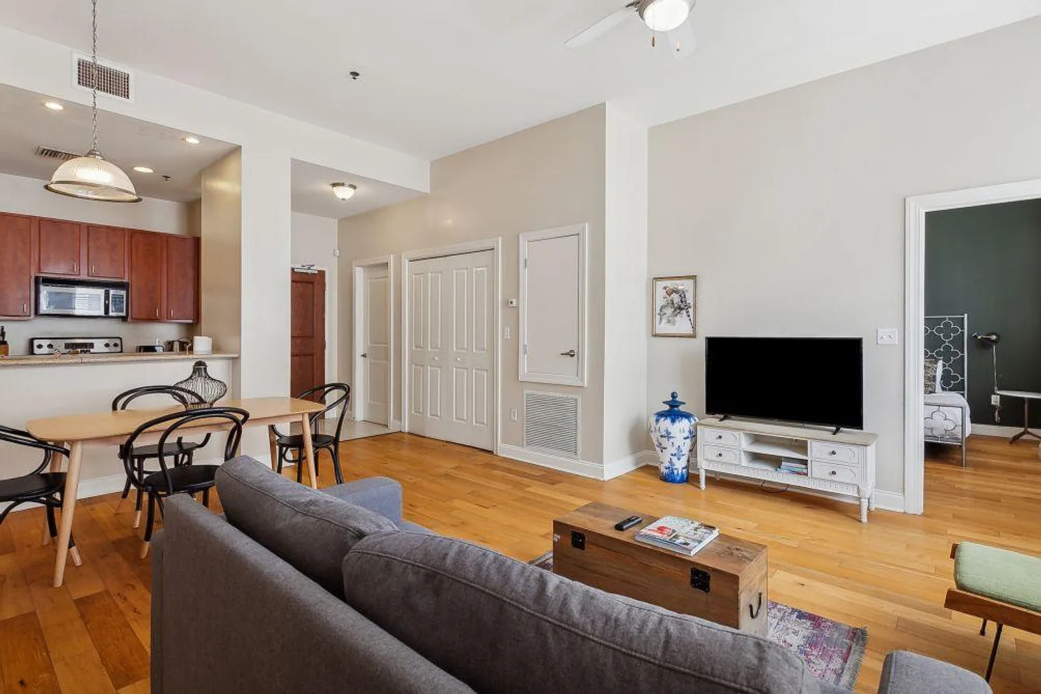 1 bed, 2.0 bath, 430 sqft, $4,156 — Photo 1