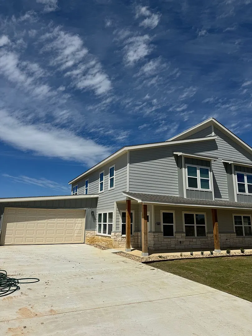 3/2/2 Modern Twostory Home In Gated Community Peaster Isd No Water Bill — Photo 2