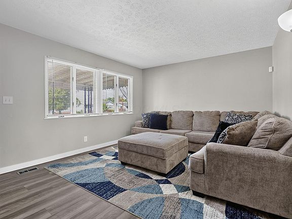 5th image of 2619 Spaatz Ave