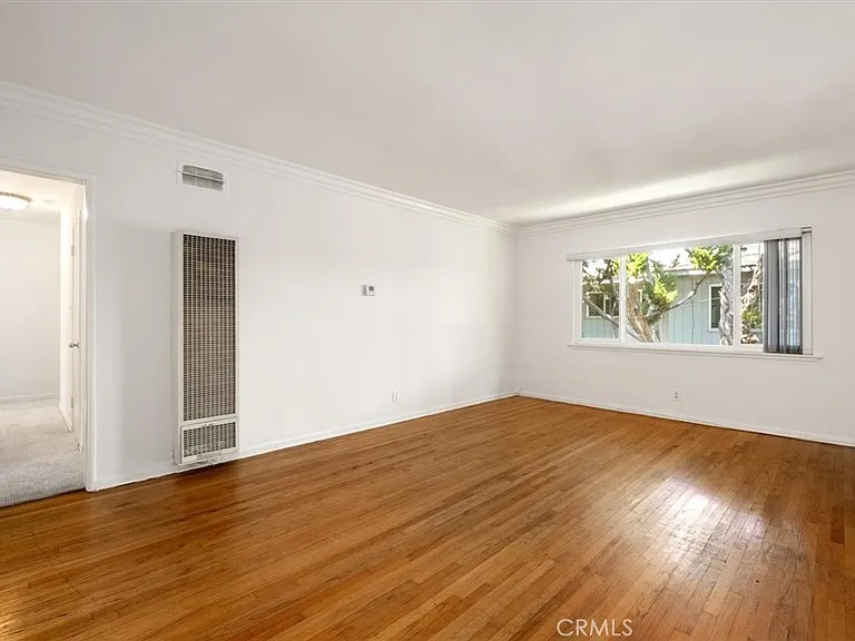 5851 Woodman Ave — Photo 6