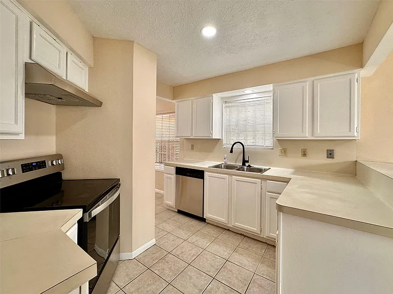 6437 Chatham Island Ln — Photo 11