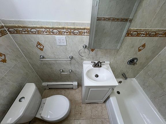 4th image of 21 E 16th St APT 1F