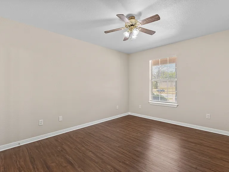 217 E East Craven Ave — Photo 8