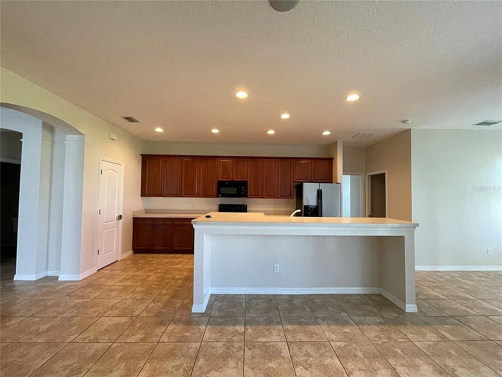 3 bed, 2.5 bath, 2230 sqft, $2,800 — Photo 4