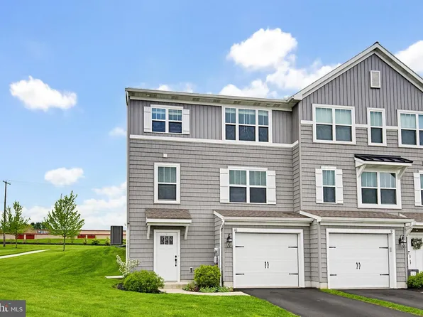 10 Southside Dr, Willow Street, PA 17584