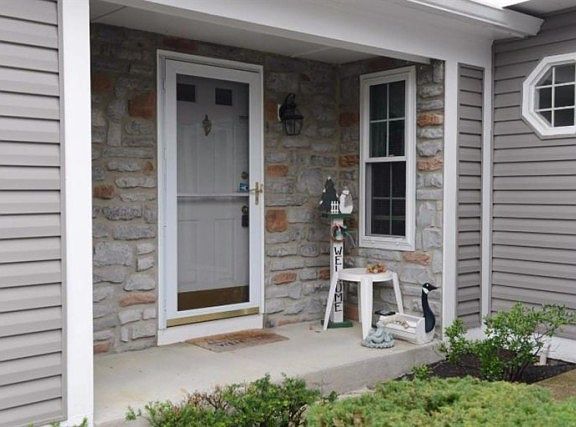 3rd image of 733 Stoneharbor Ln