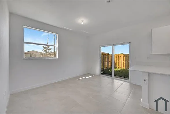3 bed, $3,000 — Photo 4