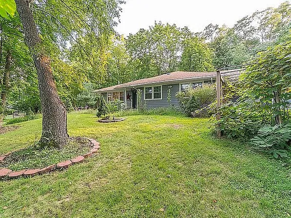 2 Agress Rd, Millstone Township, NJ 08535