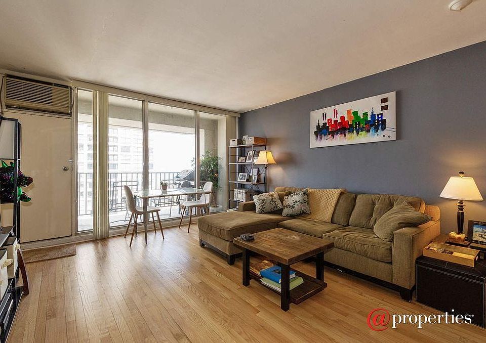 1st image of 1960 N Lincoln Park West Ave #2512
