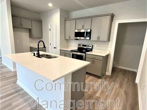 2nd image of 1018 Bengal Crossing Ave