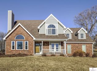 16132 Davenport St, Omaha, NE 68118