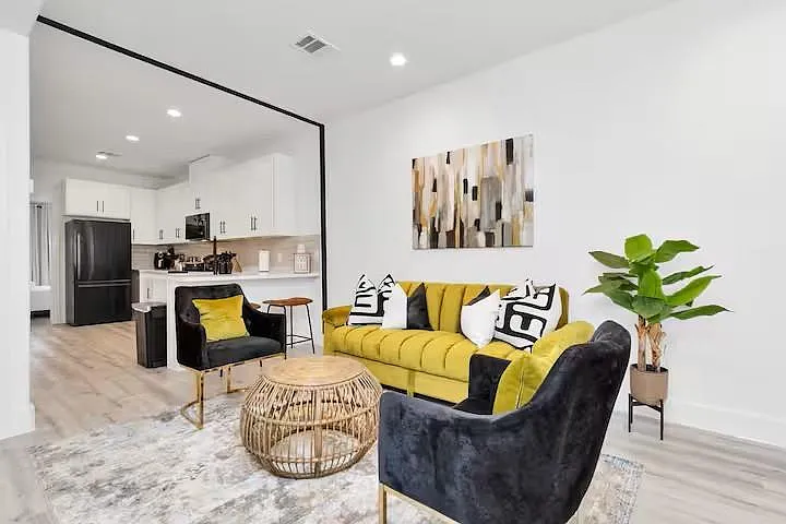 3 bed, 2.0 bath, 1140 sqft, $1,800 — Photo 2