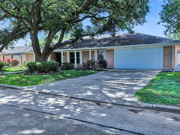 3rd image of 1001 Lindenwood Dr