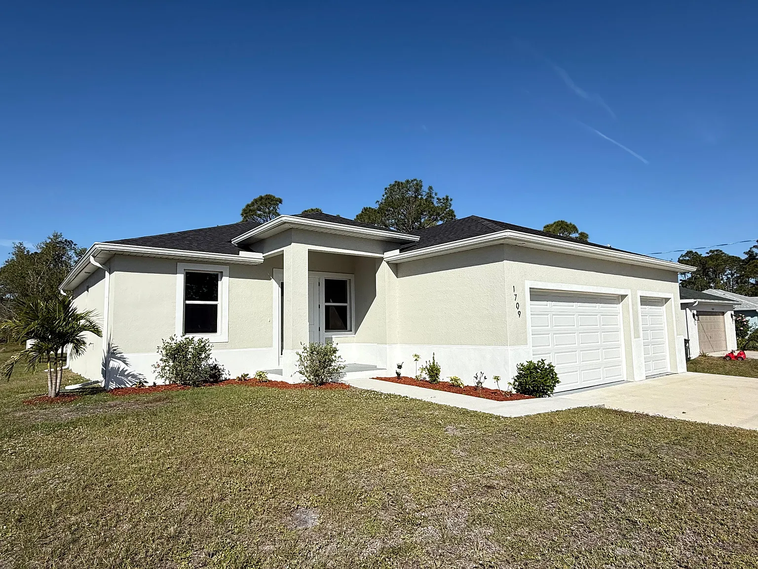 3 bed, 1720 sqft, $2,400 — Photo 1