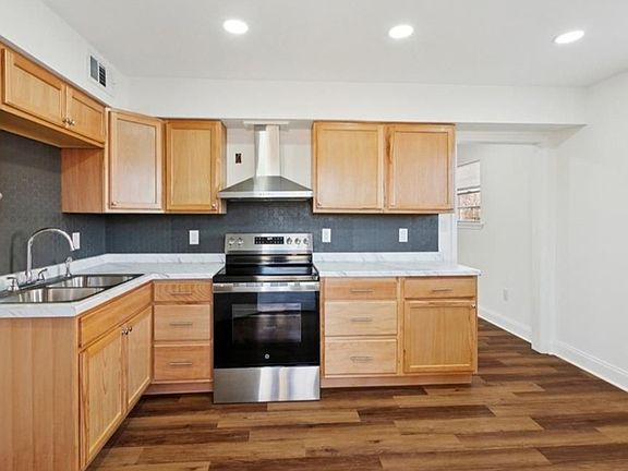 3rd image of 2427 Octavia Dr