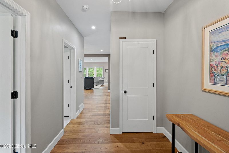 5th image of 409 Elm Avenue