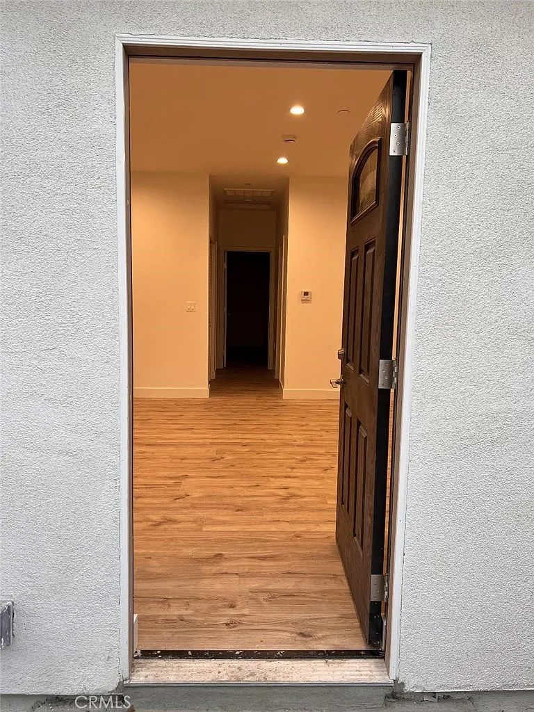 2 bed, 1000 sqft, $2,900 — Photo 4