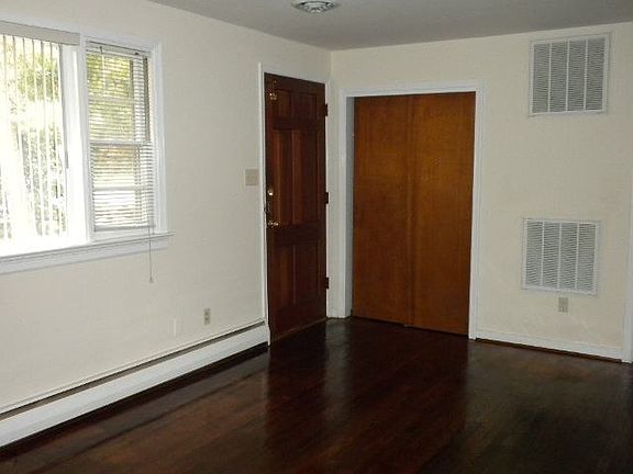 4th image of 12757 Richmond St