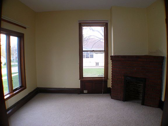 3rd image of 807 N Dean St