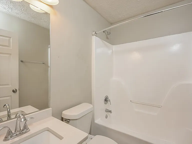 810 Windsor Dr — Photo 15