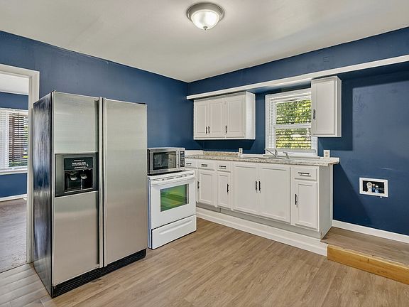 4th image of 1003 W College St