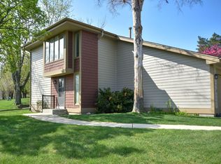 5000 S Stonehedge Dr #5000, Greenfield, WI 53220