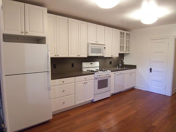 2nd image of 3145 Folsom St