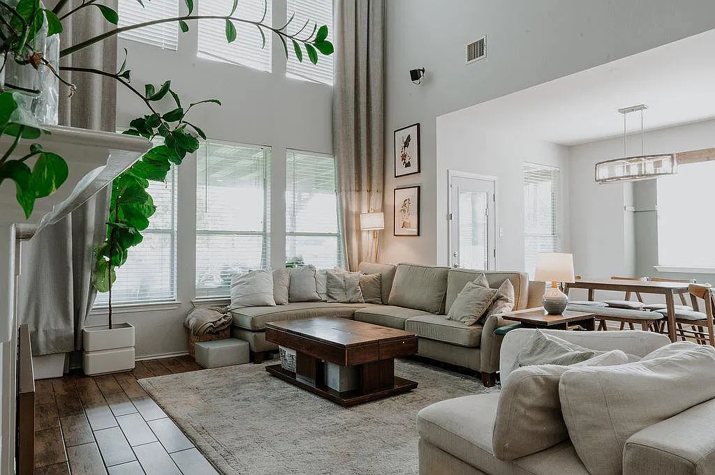 4 bed, 3.5 bath, 3047 sqft, $2,550 — Photo 1