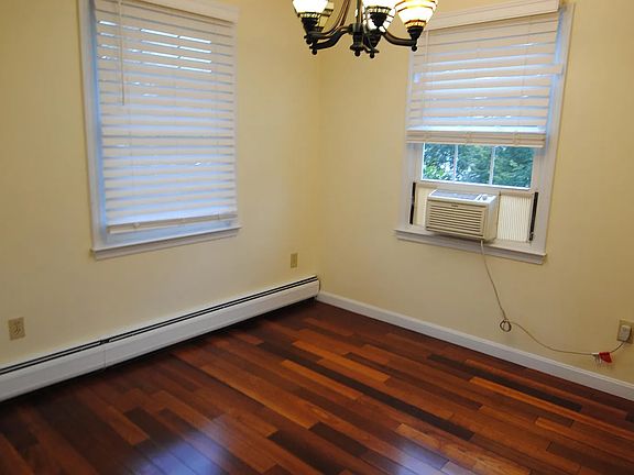 2nd image of 4 Stillwater Dr