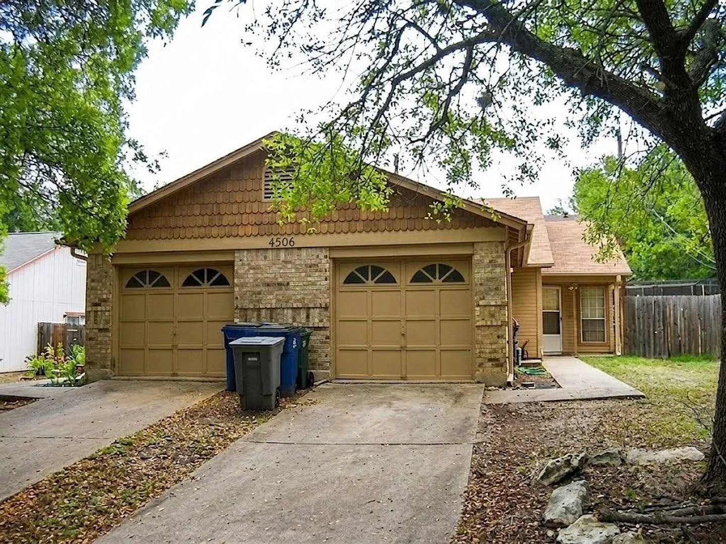 Nice 2 bedroom, 2 bath Duplex in Dorsett Oaks — Photo 2
