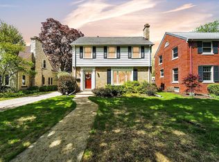 2571 N 83rd St, Wauwatosa, WI 53213