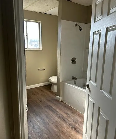1519 Victoria Ave — Photo 5