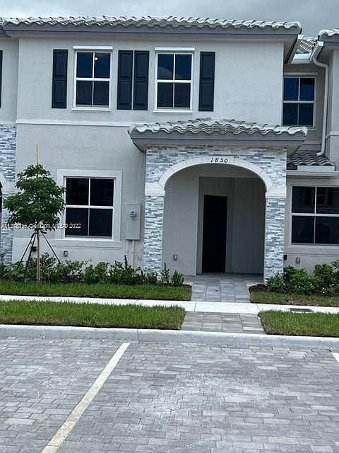 1st image of 1850 SE 26th Ave #1850
