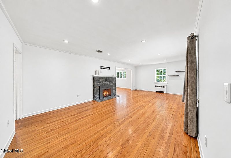 3rd image of 87 Murray Avenue