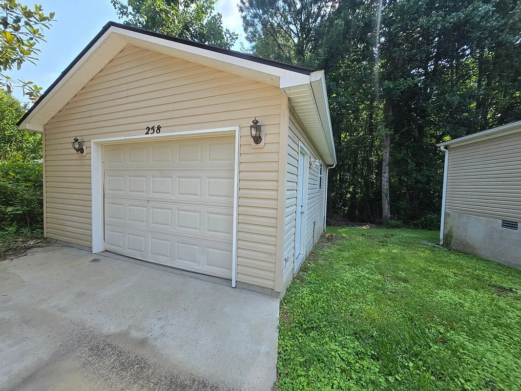 3 bed, 2.0 bath, 1512 sqft, $1,500 — Photo 2