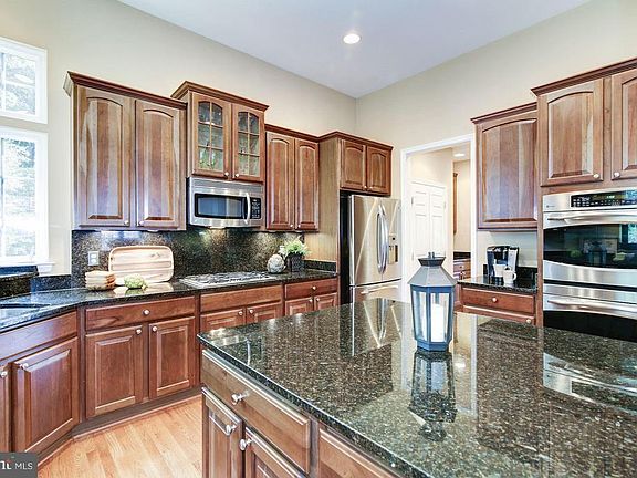 5th image of 218 Bowen Ct