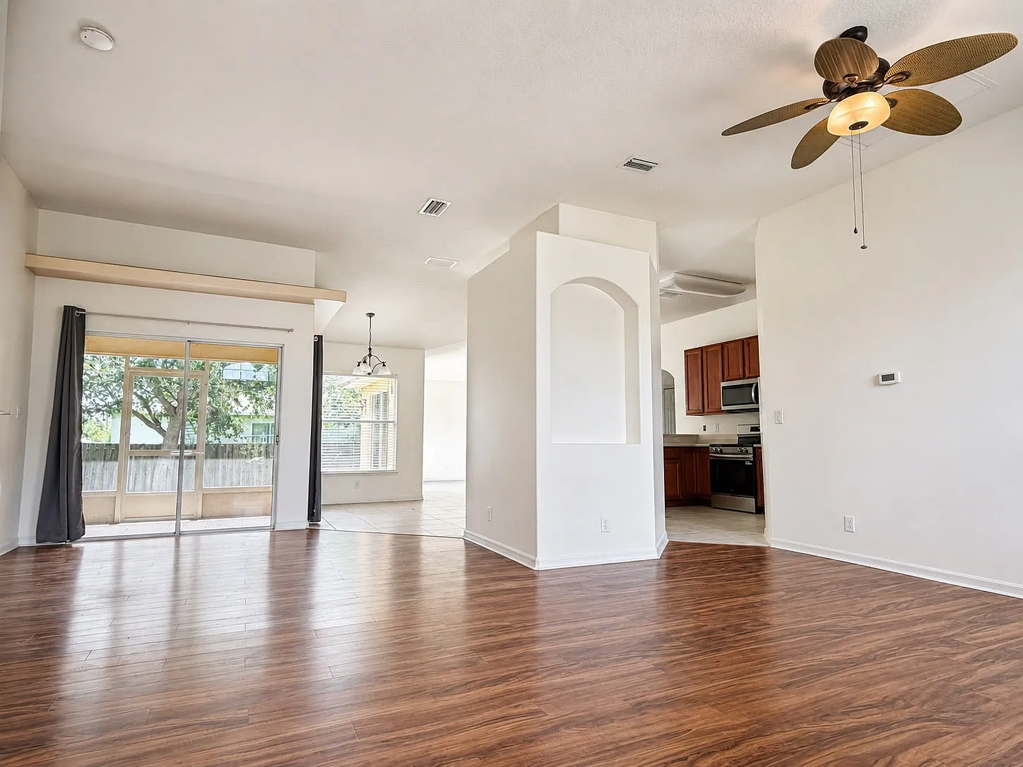 3 bed, 1814 sqft, $2,250 — Photo 2