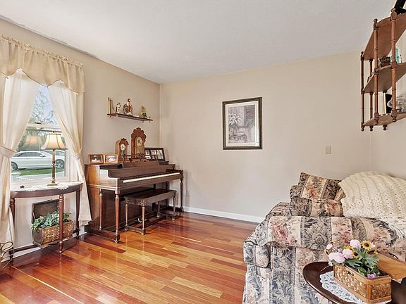 5th image of 30 Hillando Dr