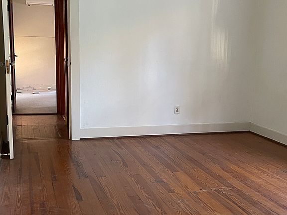4th image of 2479 Dauphine St